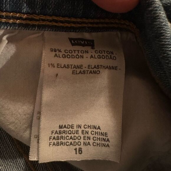 Women's Levi's 515 Bermuda Style Mid-Rise Denim Jean Shorts - Size 16 - Picture 4 of 5